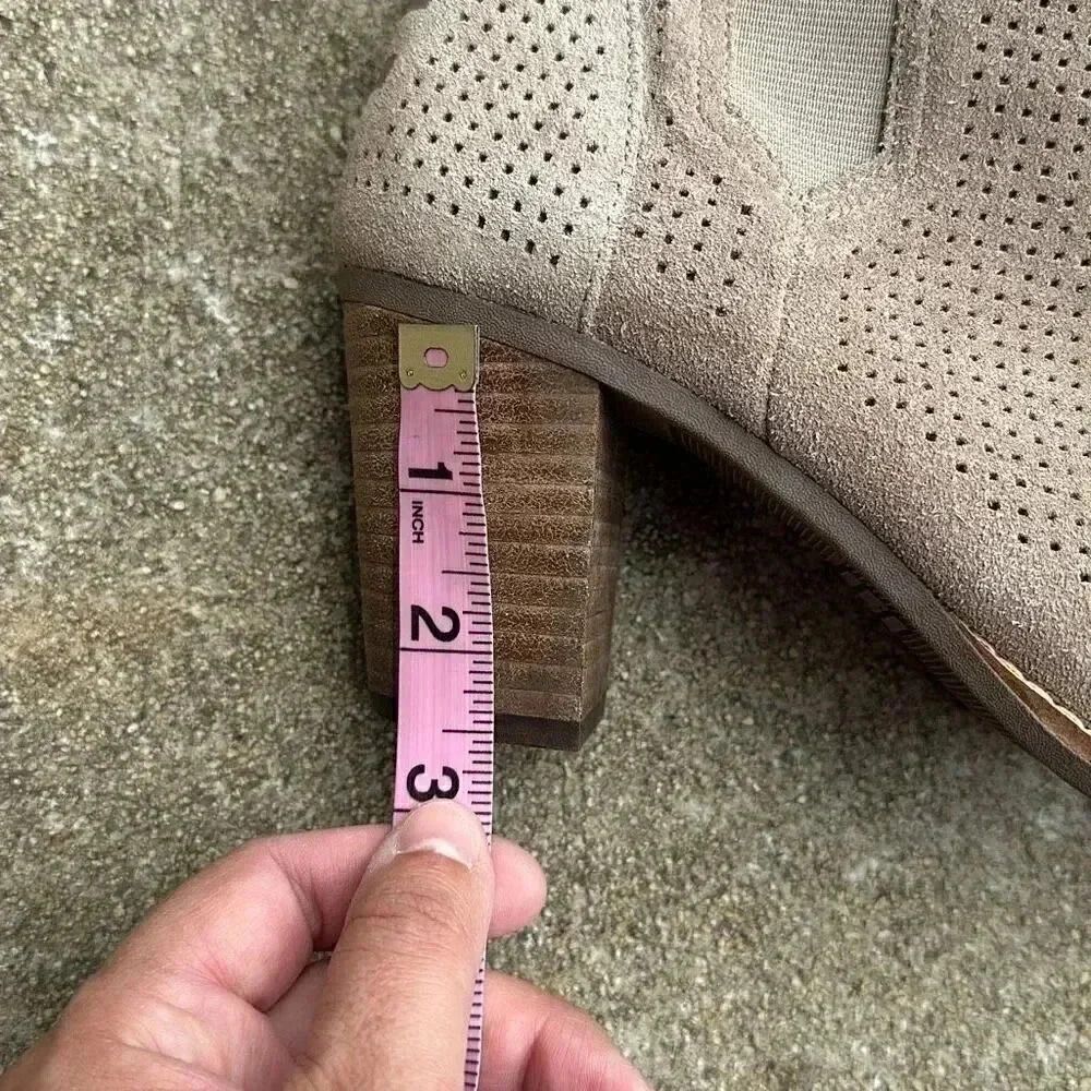 Toms Perforated Suede Booties Women's Size 7.5 - Picture 10 of 11